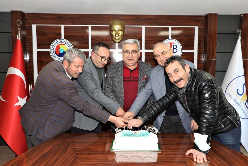 TOBB BAŞKANI HİSARCIKLIOĞLU'NDAN BAŞKAN HASTAOĞLU'NA DOĞUM GÜNÜ SÜRPRİZİ