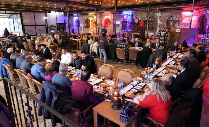 BORSA MECLİS ÜYELERİ BASIN MENSUPLARI İLE KAHVALTIDA BİR ARAYA GELDİ