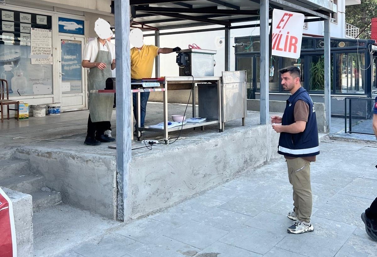 Sivas’ta Kaçak Et Çekimi Yapan 100 İşletmeye Ceza!