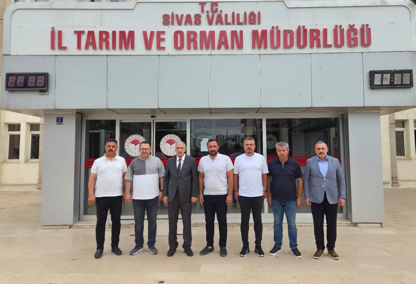 YÖNETİM KURULUMUZ SİVAS TARIM VE ORMAN İL MÜDÜRÜ SALİH İNAN'A HAYIRLI OLSUN ZİYARETİNDE BULUNDU