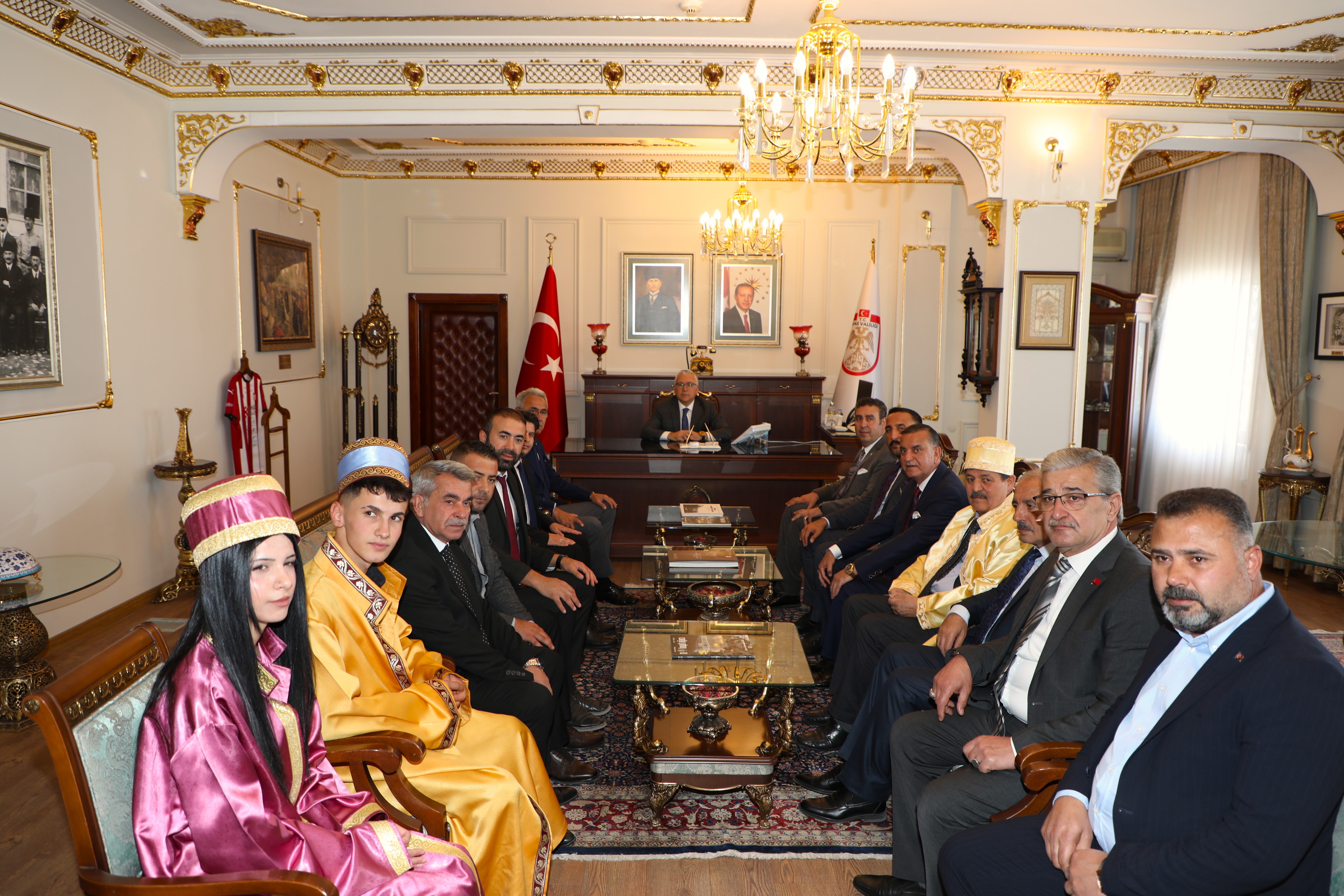 Ahilik Komitesi Vali Yılmaz'ı Makamında Ziyaret Etti.