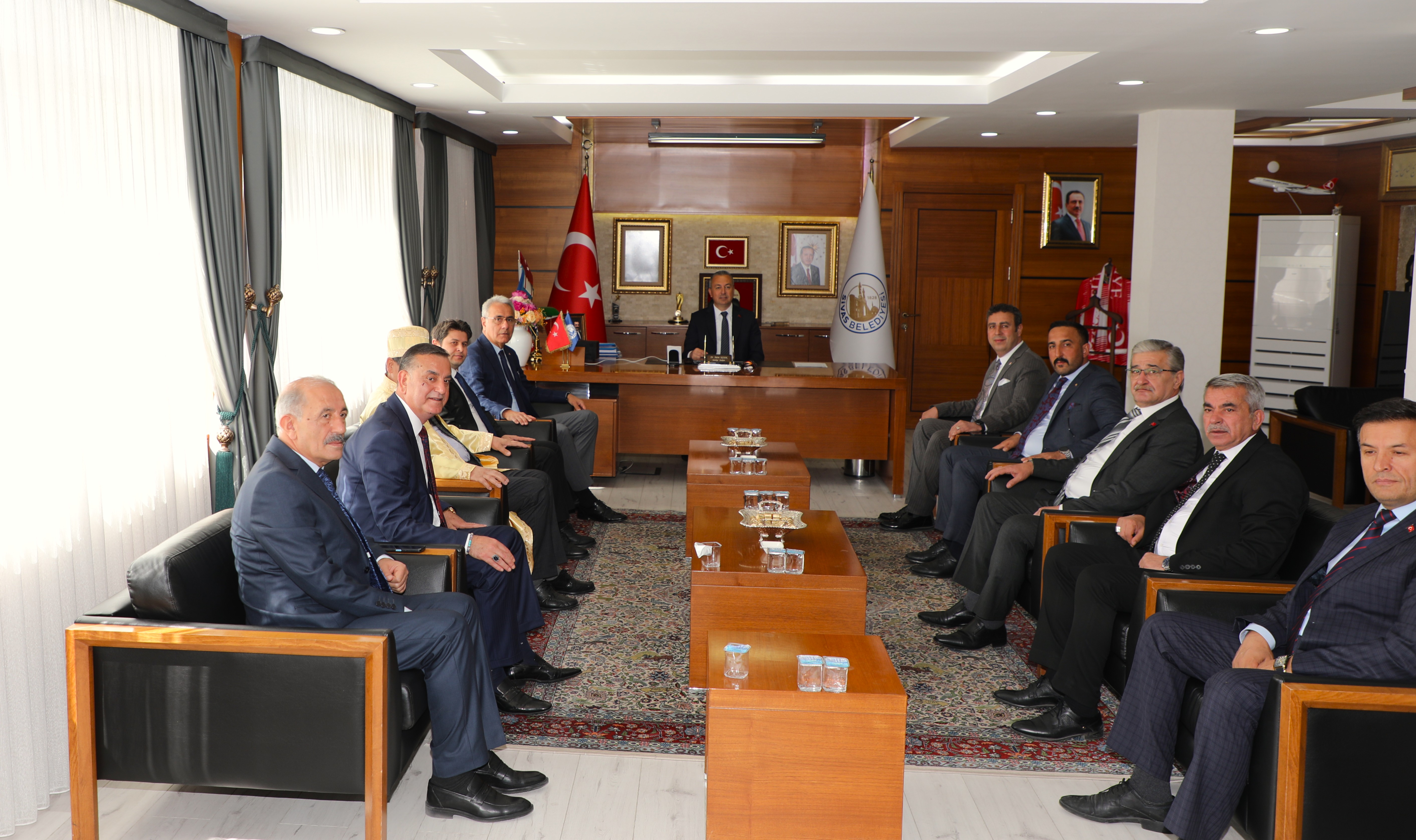 Ahilik Komitesi Belediye Başkanı Uzun'u Makamında Ziyaret Etti.