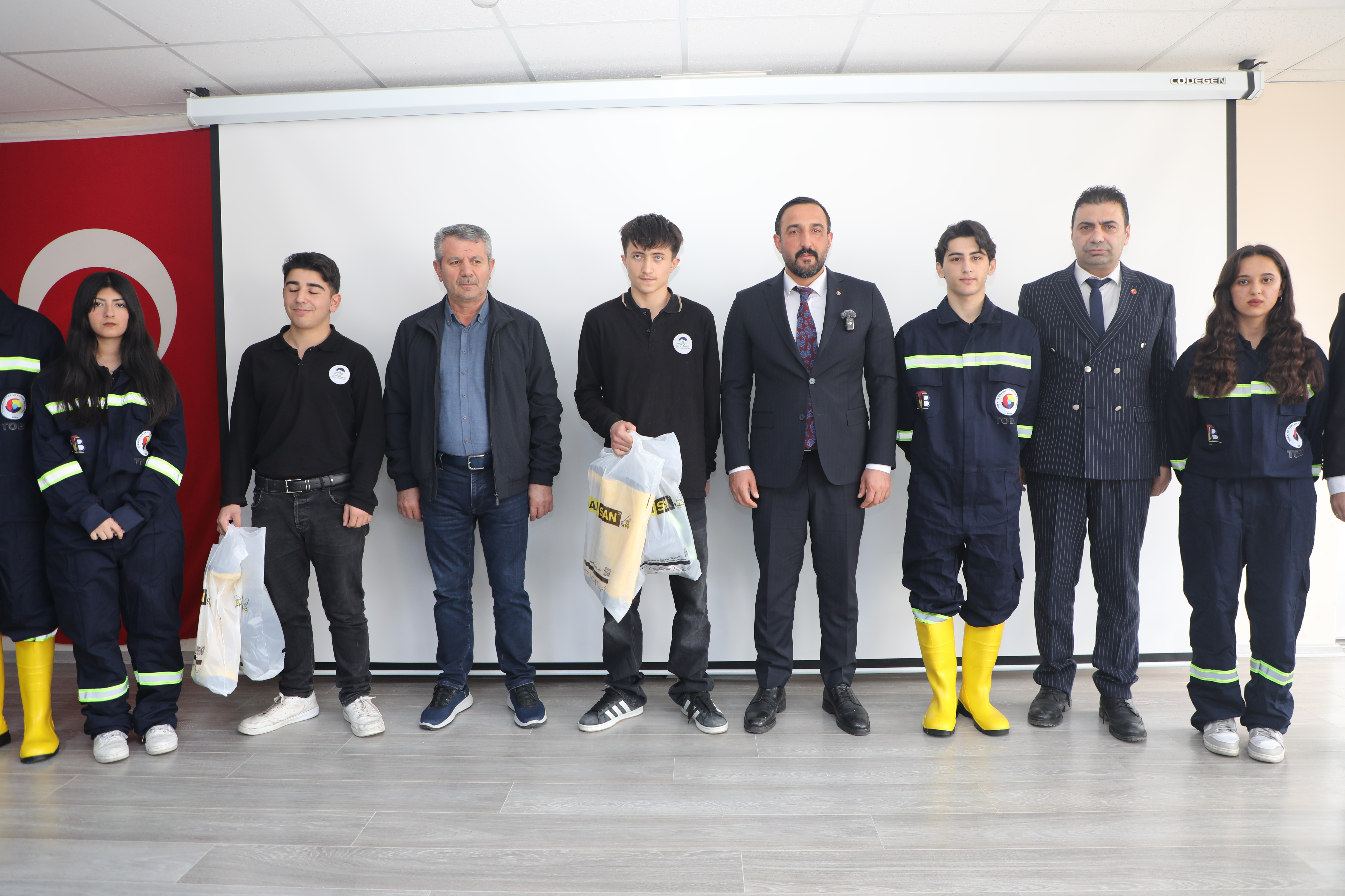 Sivas Ticaret Borsası’ndan Suşehri Tarım Lisesine Burs ve Ekipman Desteği