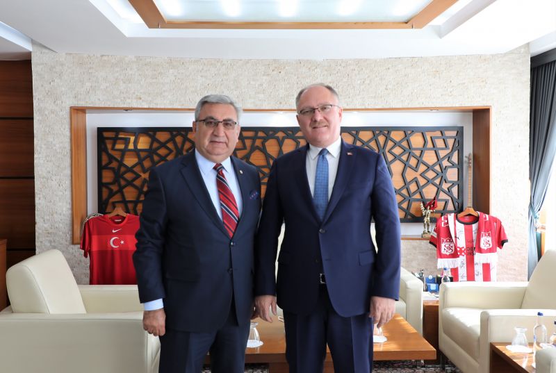 BAŞKAN HASTAOĞLU'NDAN BELEDİYE BAŞKANI BİLGİN'E ZİYARET